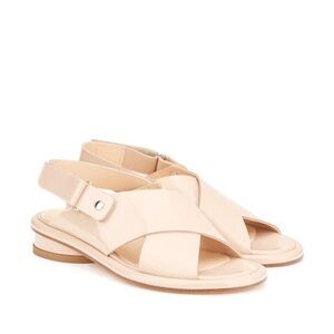 AGL ATTILIO GIUSTI
LEOMBRUNI
Alison Crisscross Strap
Sandal In Basic-basic
$525